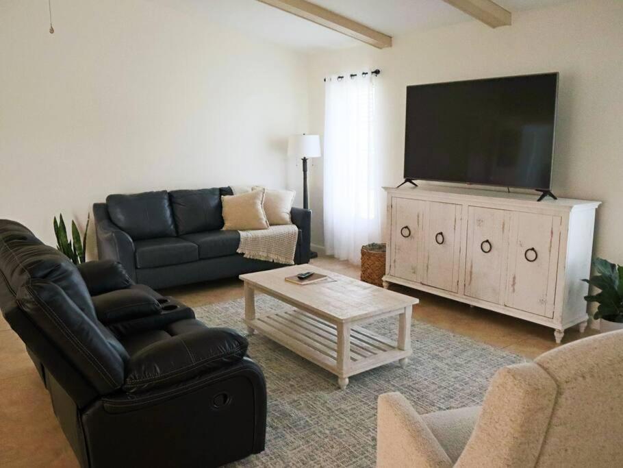 Cozy Retreat, Heated Pool, Water Canal, Bikes,3 Bedroom Cape Coral Bagian luar foto