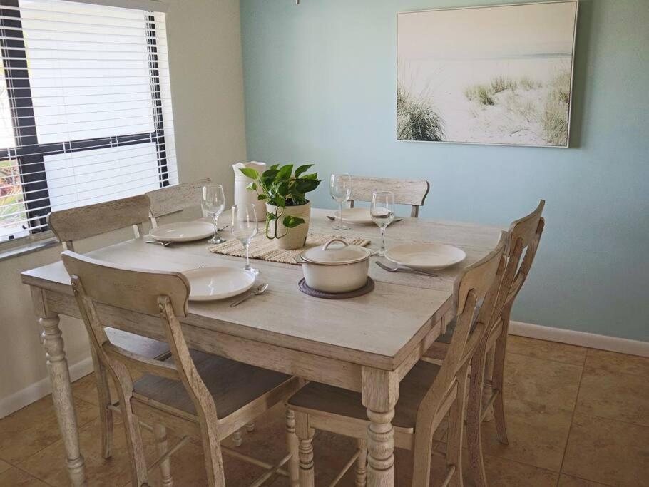 Cozy Retreat, Heated Pool, Water Canal, Bikes,3 Bedroom Cape Coral Bagian luar foto