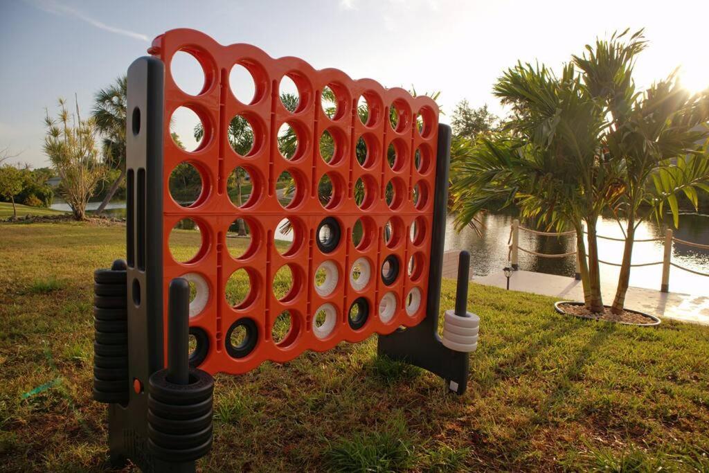 Cozy Retreat, Heated Pool, Water Canal, Bikes,3 Bedroom Cape Coral Bagian luar foto
